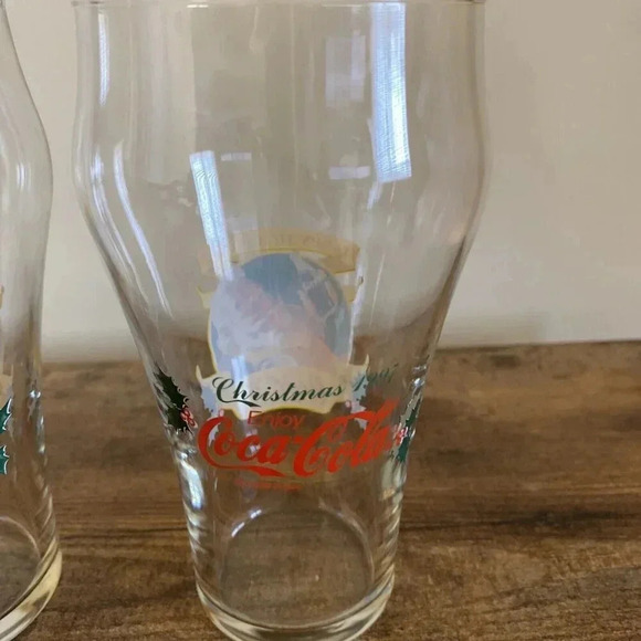 2 Vintage Enjoy Coca-Cola "Christmas 1997" Santa Clause "Happy Holidays" Glasses - Picture 6 of 8